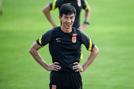 　　　　关于崇奉之于生命的思虑　　　　影片前半部门交接了少年派对印度教、基督教等多个教派的崇奉兼容（导演李安本人就是接收了中西文化的矛盾体），在后半部门，则经由过程把少年派置身于卑劣情况下的设定，切磋崇奉对个别生命存亡生死的主要感化。